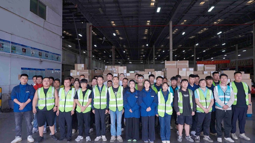 夏日送清凉 关怀暖一线 | 扬程国际物流为仓库一线员工送上“清凉大礼包”！